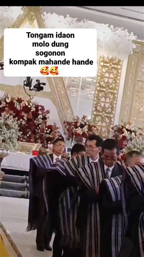 Rosita Ompusungu | Keren adat Batak 🥰🥰 #reels | Instagram