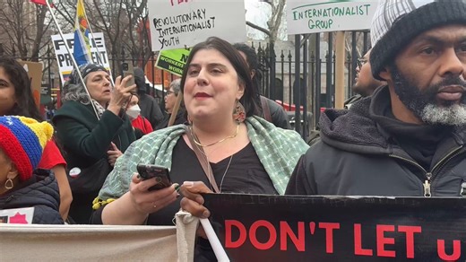 Spot the difference between the pro-Maduro rally on the left and the anti-Maduro rally on the right lol