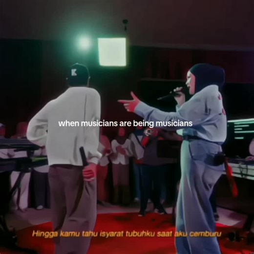 Mereka tahu apa yang mereka mau, paham konsep, bermain musik, bermain lirik, bermain ide, semua karyanya selalu dengan arti. Di akhir tahun, pertunjukan kecil melalui channel youtubenya disuguhkan Salma Salsabil yang berkolaborasi dengan beberapa musisi lainnya. #salmasalsabil #berharappadatimur #musician #artist #indonesia