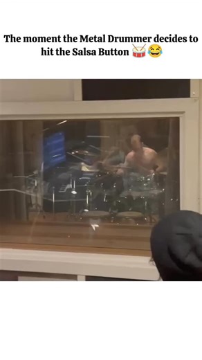 THE HORIZON HUB🌐 on Instagram: "​🇬🇧 Contextual Explanation ​When the Metal Drummer Unleashes the Inner Salsa Dancer 🥁😂 ​The video is a classic example of rhythmic disruption used for comedic effect in a musical setting. In heavy music genres, the drummer's role is often to maintain a powerful, unyielding foundation. Here, the drummer builds up this expected intensity with a fast, driving beat, establishing a clear sonic identity. ​However, the intentional switch to a completely contrasting 