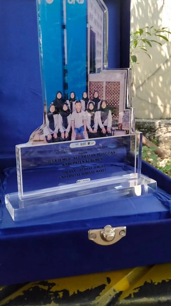 Plakat Akrilik Murah, mulai 65 ribu aja kak #grosirplakatakrilik #plakatakrilik #plakatakrilikmurah #desainplakatakrilik #plakatkkn #universitassebelasmaret