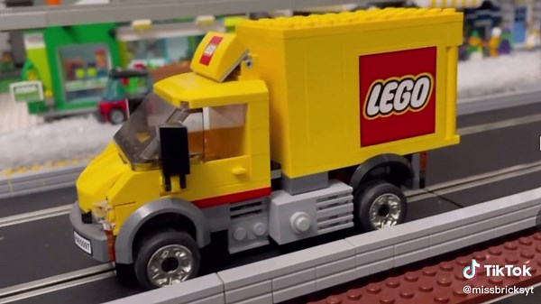 #lego #lego2022 #legotiktok #fyp #missbricks #legocity #legoslotcars #legohowto