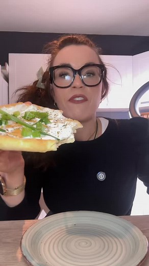 45K views · 883 reactions | Langos aus dem Airfryer 﫶 Teig: •1kg Mehl •1 Würfel Hefe frisch •500ml Milch (lauwarm) •2 TL Zucker •1TL Salz •1EI •1 Becher Saure Sahne ( den hatte ich vergessen 沈) war trotzdem lecker 來 Bei 180 grad 8-10min backen Guten Appetit  . . . #colleskochen #schnellerezepte #foodblogger #blogger_de #schnelleküche #foodlover #colleprobiert #foodporn #airfryer #langos | Col Le | Facebook