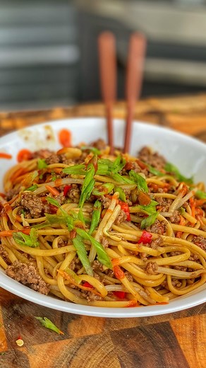 Try CJ Frazier's delicious Mongolian Ground Beef Noodles recipe for a quick and flavorful meal! Enjoy perfectly seasoned beef, fresh veggies, and a zesty lime kick. Ingredients 1 lb lean ground beef 1/2 box linguine noodles, cooked 2 stalks green onion, diced (whites and greens separated) 1/2 cup shaved carrots 1/2 cup bean sprouts 2 red Fresno chile peppers, diced 1 cup beef stock Mongolian sauce Sesame seeds Juice of 1 lime Salt and pepper, to taste Sriracha, for drizzle Directions 1. Preheat 