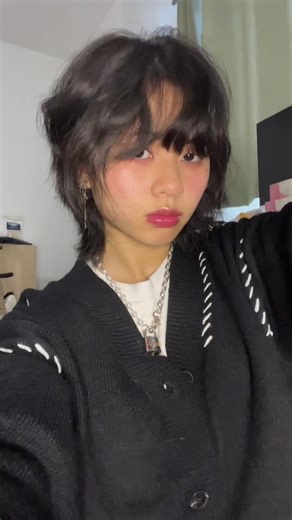 Transform Your Look with a Y2K Wolf Cut Hairstyle