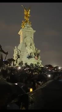 Crowd sings 'God Save The Queen' outside Buckingham Palace