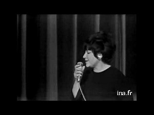 Les p'tits papiers (French/English) Lyrics Régine