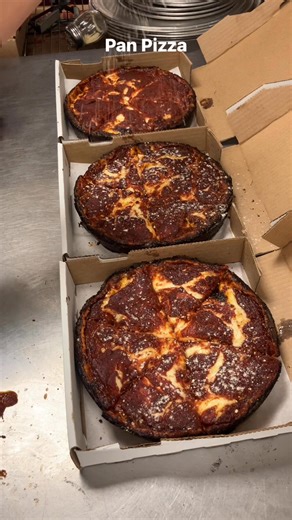 Pan pizza with a caramelized cheese crust | Half Time Pizza