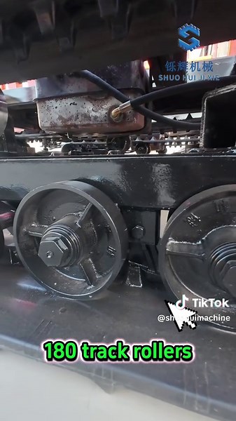 We are a manufacturer of track wheels and can customize various wheels and tracked chassis. This is our tracked chassis with a load capacity of 3 tons.#fyp #foryou #agriculture #track #dump