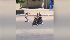 Se sumó al 'Kiki Challenge' y unos ladrones aprovecharon para robarle la cartera | VIDEO