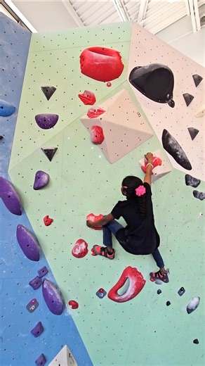 Strong girls climb V2s #bouldering #v2 #sendit #climbing #rockclimbing