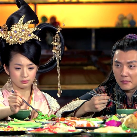 2.6M views · 13K reactions | Being a princess is hard. She has to follow strict rules when eating. 做王妃好难，吃饭都要有严格的要求。 Drama Name：Prince of Lan Ling 剧名：兰陵王 #cdrama #chinesedrama #林依晨 #冯绍峰 #FengShaoFeng #陈晓东 #兰陵王 #PrinceofLanLing #tvdrama | 奇幻剧透社 Fantasy Drama Club | Facebook