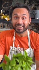 I would travel to Andhra Pradesh just to have all the dishes made with Gongura. Have you ever tried Gongura Pappu, it's so Delishaaas that you'll keep asking for more with ghee and rice. This has to be one of the most underrated greens in India. Has a unique flavour profile and that sourness is unmatched. What do you make with Gongura or Ambadi leaves? Got hold of the right leaves this time with pointy and zig zag edges. . . Ambadi / Gongura Pappu 1 1/2 cup Toor dal, soaked Water as required 1/2