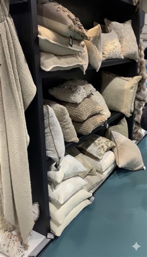A whole day of scourcing the best products 🙌 #tonesandtextures #tradeshow #interiors #homedecor #cushions