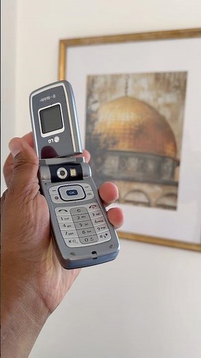 You Won’t Believe How This LG Flip Phone Worked