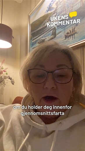 – Jeg blir en tryggere sjåfør. Jeg blir en Safedriver. 💛 Eva Line har hatt Safedrive i bilen i snart tre år. For henne handler det ikke om å slippe unna, men om å være rolig, forberedt og til stede i trafikken. 🚗 Med Safedrive har hun: • unngått viltpåkjørsler og husdyr i veien • fått varsling om hindringer, som stillestående biler rundt svinger • bedre oversikt på politiets tilstedeværelse og kontroller • mindre uro for fartsmålinger og snittfartssoner Hun erfarer at hun kjører roligere og me