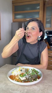 275K views · 1K reactions | Chiles rellenos de frijol con queso 8 chiles poblanos 1/2 kg de frijol 200 gr chorizo 1/4 taza manteca de puerco 700 gr de queso rallado para derretir 1/3 taza de queso fresco 3 tomates 1/2 cebolla 2 dientes de ajo Cilantro fresco | Cuchara Mía | Facebook