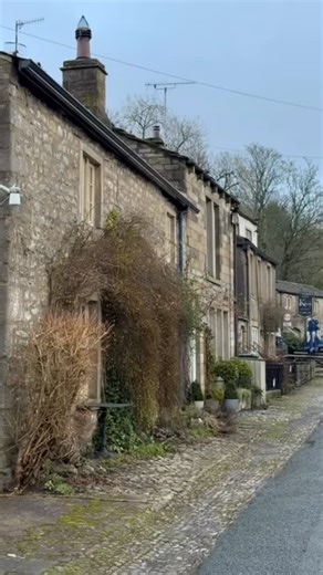 4 beautiful places to visit in the Yorkshire Dales!🌾 Don’t miss this if you love beautiful countryside towns & villages! Save this and tag a friend if you’d love to travel with🚘 | Let's Explore The UK