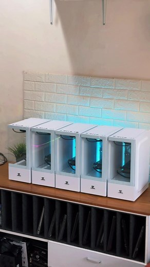 Rakitan minggu ini telah hadir 5 PC Kembar buat kebutuhan kalian. Yang bisa nebak ini untuk kebutuhan apa bisa coba coment 🫵🏼🥹. . . #mediacomputerbali #mediacomputerbalitesti #fypシ゚viral #fyp #fypage #fypdongggggggg #fyppppppppppppppppppppppp #gaming #rakitpc #review #pcgaming #delivery #product