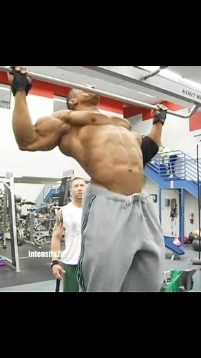 Troy Alves back workout 💪🔥🤯🥵. . . . . . . . . . . . . . . #backworkout #fitnessmotivation #backday #gymmotivation #backworkouts #FitnessInspiration #gymlife #chestworkout #workoutmotivation #training #fitfam #deadlift #fitnessjourney #shoulderworkout #legday #personaltrainer #pullday #fitnessmodel #abs #pullups #muscles #gymshark | Intensify.Fit