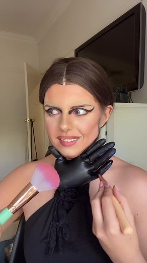 Julia Fox Eye Makeup Tutorial by Madison Beer