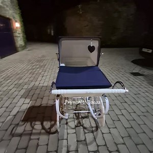 A beautiful silver cross classic Navy and White Silverstream. Fully restored and personally delivered home as always by us to our delighted clients. Wishing you many more happy memories with your family pram. #madeinenglandpefectedinscotland #100percentbabysafe #vintagesilvercross #fullyinsured #yourpramourpassion #coachbuiltpramspecialists #silvercross | Prams with Pizazz