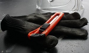 12 Best Cut-Resistant Gloves for Construction and the Kitchen