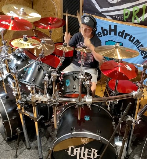 Øutsider- Machine Head Full video on YouTube! #machinehead #øutsider #drumcover #drummer #drumvideo #musician #metalmusic #MetalHeads #fypシ゚ #calebhdrummer #age10 | Caleb H Drummer