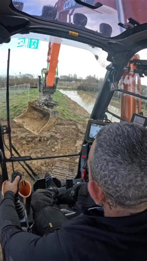Lloyd Peckham on Instagram: "Just throwing in some temporary overflow pipes as the outfall isn’t piped in yet! #bearded_excavation_uk"