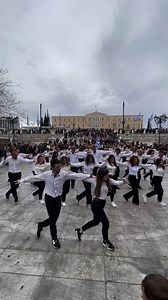 🇬🇷 Opa! Amazing Hasapiko dance at Syntagma Square, Athens!! «Να ‘τανε το 21 Χρόνια Δοξασμένα» . . Video by Alexandros Mousoulos. | Greeks Worldwide