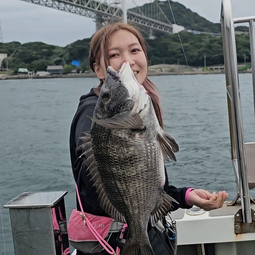 北九州 遊漁船 エレファント/ジギング/タイラバ/SLJ/イカメタル/福岡遊漁船/神経締め/初心者大歓迎 | 何十年ぶりかに関門で釣りしましたよ🦞 港を出て、片道10分少々です〜🦞 ちょこっと1時間だけ、竿出してみて、 真鯛ちゃんはバラしちゃいましたよ〜🦞 子供の頃にアラカブやタコを釣りに来てました🦞 関門でタイラバをしたい方はお問合せくださいね〜🦞... | Instagram
