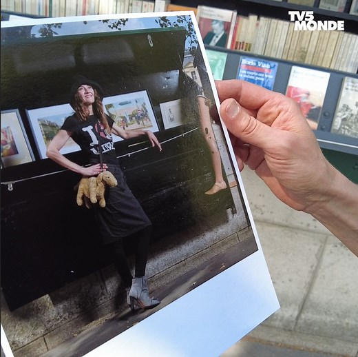 266K views · 631 reactions | Le photographe Alain Cornu s'est mis en tête d'immortaliser tous les bouquinistes de Paris ! Présents depuis plusieurs siècles sur les quais, ils sont aujourd'hui 230 et ils ont chacun des parcours de vie très différents... | TV5MONDE | Facebook