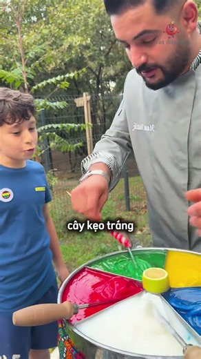 Ông chú bán kẹo bị cậu bé lừa chỉ với một chiếc điện thoại 😆