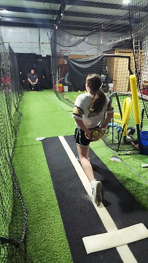 Posture it is synonymous with proper muscle recruitment! 🔥🥎💨 #softballmechanics #georgiapitching #comeherefordrills #morethanpitching #fastpitch #fastpitchsoftballpitching #softballdrills #pitchinglessons | Circle Princess- Pitching Lessons