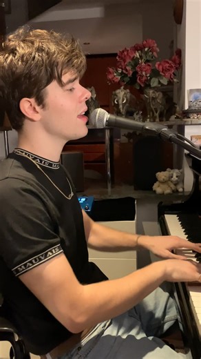 Today, I am playing and singing for you my new version of New Age. I am singing it for the very first time. I hope you will enjoy it :) I am posting it on my Michael Andreas Häringer page, where you can send me stars. Thank you very much for your amazing support 😍❤️ I wish you a great day❤️ | Michael Andreas Häringer