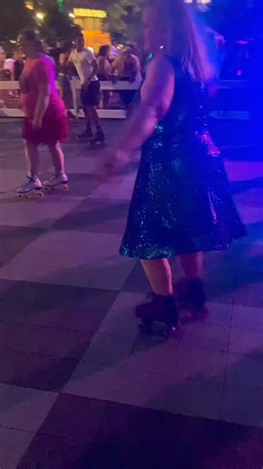 Donna Summer Disco Dance Party returns to Boston City Hall Plaza THIS Friday, June 27 🪩🕺 This event is completely free & open to the public and includes FREE rollerskate rentals, a massive disco dance party, glow sticks tons of bubbles, a live DJ, and a groovy time 🛼 Get all the details via link in bio 🔗 (or in the comments if you’re seeing this on Facebook💬) 🎥: @racheleo781, @sk8theuniverse, & @eridania1319 | The Boston Calendar