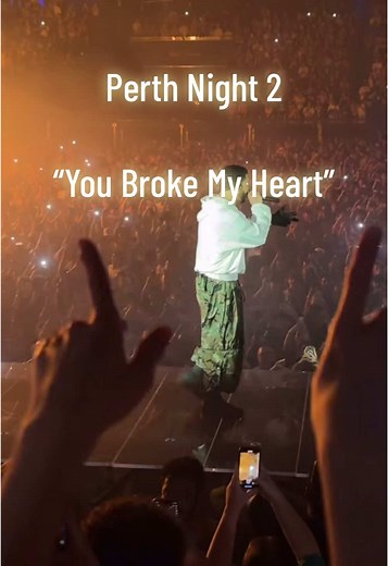 Drake performing “You Broke My Heart” Perth Night 2 Anita Max Win Tour #anitamaxwin #anitamaxwynn #drake #fyp