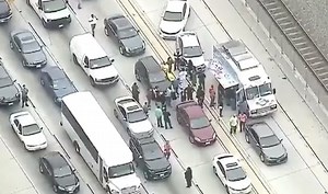 Food Truck Feeding Los Angeles Commuters Stuck In 4 Hours Of Traffic From Nearby Fire Is The Most LA Thing Ever