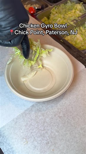 Try our Chicken Gyro Bowl: tender chicken gyro served over rice with crisp lettuce, juicy tomatoes, tangy pickles, and drizzled with our signature white sauce. A delicious blend of fresh ingredients and authentic flavors. #CHICKPOINT #Paterson #NJ 🇹🇷 Authentic Chicken Gyro/Döner 📍1021/2 Main St, Paterson