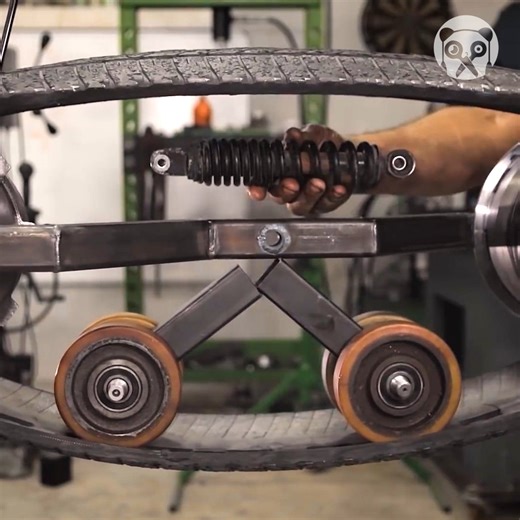 Man builds a tank chair tracks Partner: Make it Extreme FB: https://www.facebook.com/MakeitExtreme YT: https://www.youtube.com/c/MakeitExtreme/featured | Science, Tech and Universe