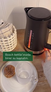 Çay ve kurabiyenin eşsiz uyumu…☕🍪 Bosch kettle’ınızda suyu kaynatın, telefonunuzu kapatın ve sıcacık çayınız eşliğinde leziz kurabiyeleriniz keyfini çıkarın. https://www.bosch-home.com.tr/tr/product/mutfak-aletleri/su-isiticilari-kettle/TWK4M223 #BoschEvAletleri #Kettle #ÇaySaati | Bosch Home