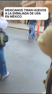 TIRAN HUEVOS A LA EMBAJADA DE USA EN MÉXICO Mexico.— Mexicanos protestan frente a la embajada de Estados Unidos molestos por la participación de Estados Unidos en la detención de Nicolás Maduro en Venezuela. | Yesmani Gomez