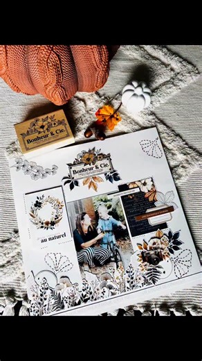 ► Page "Bonheur & Compagnie" par notre invitée créative @Scrapsylvie ✨ 💭 Les quelques mots de notre invitée : " C’est une collection aux couleurs automnales qui rassemble des couleurs douces et profondes pour donner vie à toutes sortes de créations. Elle est parfaite pour mettre en valeur nos histoires et nos petits instants précieux, coup de cœur assuré. " 🍂 ✂Les produits Florilèges Design utilisés : • Kit Créatif 12 CARTES GINKGO • Tampon bois BONHEUR ET COMPAGNIE • Pochoir de piercing 15 X 