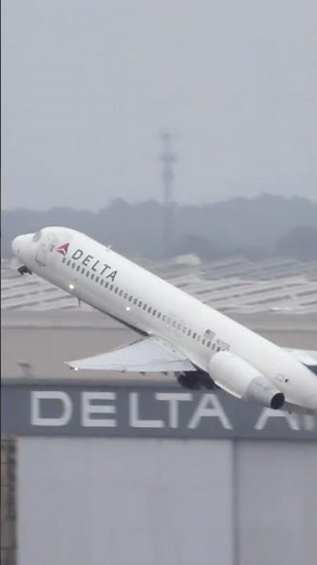 Steep Climb-Out | Delta 717-200 Rainy Day Takeoff from ATL! 🌧️🛬