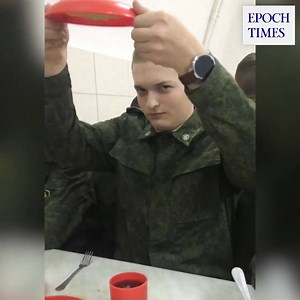 5.1M views · 377 reactions | Soldat ist überhaupt nicht beeindruckt, über das Mittagessen.  Credit: Jukin Media | Epoch Times Panorama | Facebook