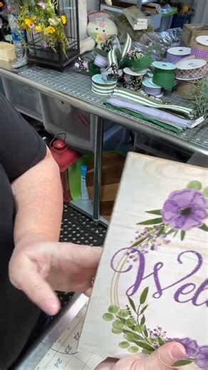 Do you use a staple gun for your handmade wreaths?! Here's a tip - attach a piece of cardboard on your staple gun to lift it up just a little so the staples don't go all the way through! This keeps your sign looking pretty with no holes. #WreathMakingHacks #WreathSigns #DIYWreaths #HandmadeWreaths | Southern Charm Wreaths