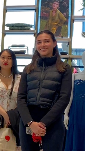 Cute girl didn’t expect that 😂 | Raphael Froissart