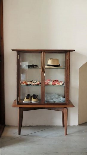 【見せる収納】中に仕舞うものがより美しく見えるガラスキャビネット。 #家具 #木製家具 #キャビネット #furniture #woodcraft #woodwork