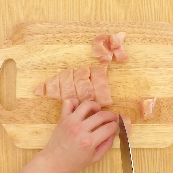 味付け失敗なしの簡単レシピ！絶品チキンライスの作り方 | デリッシュキッチン