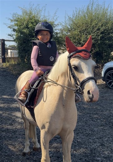 Dakotas first ever riding lesson with an instructor‼️ Not even sure how many times she said ‘rosette’ 😂 but it’s clear where her priorities are at 🏆 Last time we were at the arena we bumped into a lovely instructor that actually use to teach Dakota’s auntie… small world 🥹 Dakota had such a good time… a little distracted 💅 but what else can you expect from a 3 year old 😂 💕Jack 🐴 also had a little schooling to keep him fit & stop him getting into any bad habits 🙌🏾 #fyp #mumsoftiktok #todd